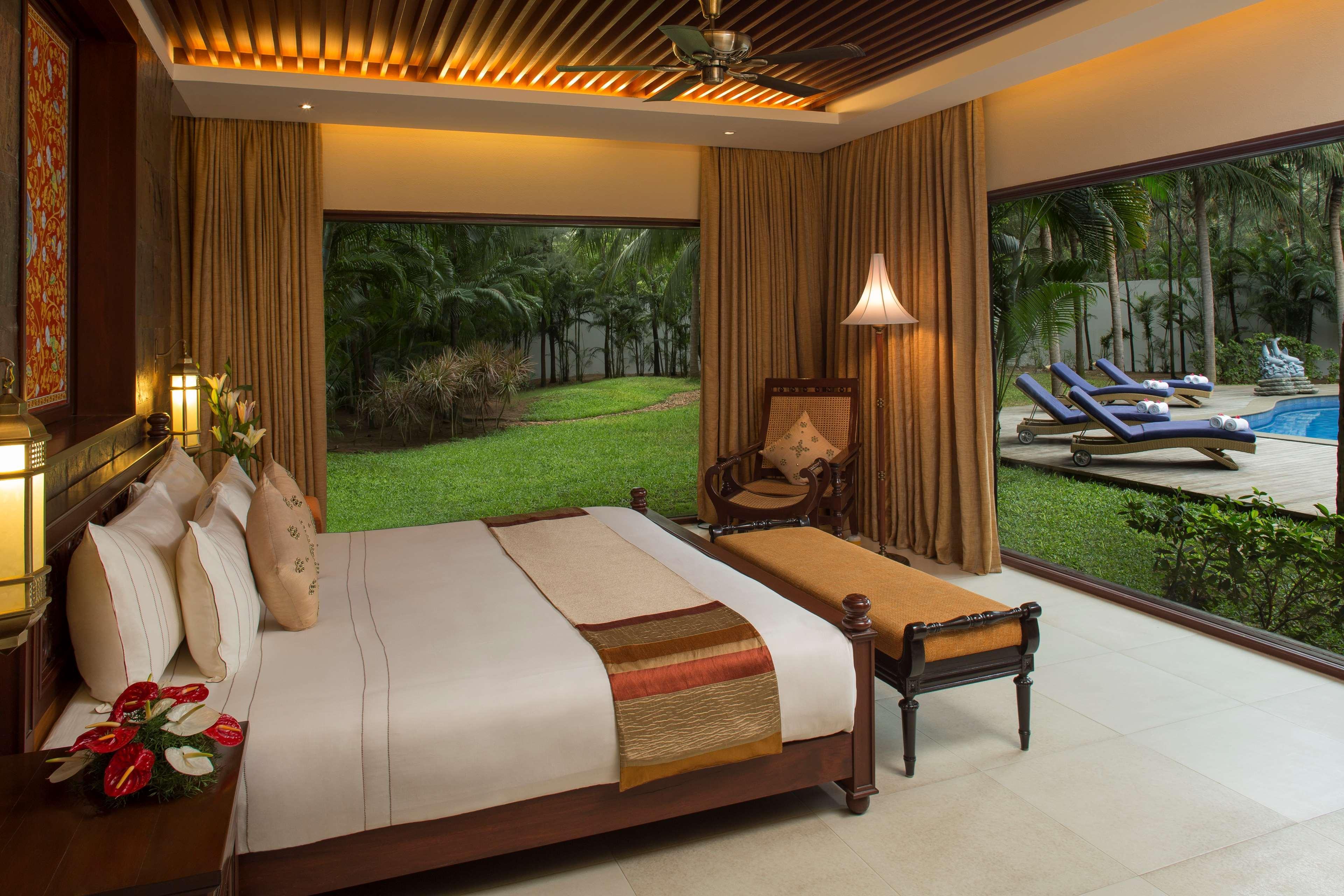 Radisson Blu Resort Temple Bay Mamallapuram Luaran gambar A bedroom at the resort
