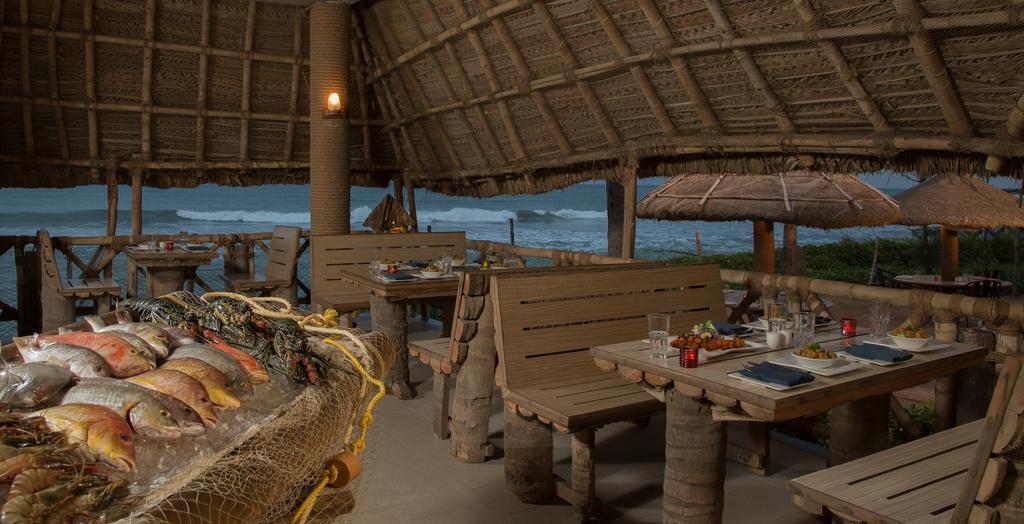 Radisson Blu Resort Temple Bay Mamallapuram Luaran gambar The interior of the restaurant